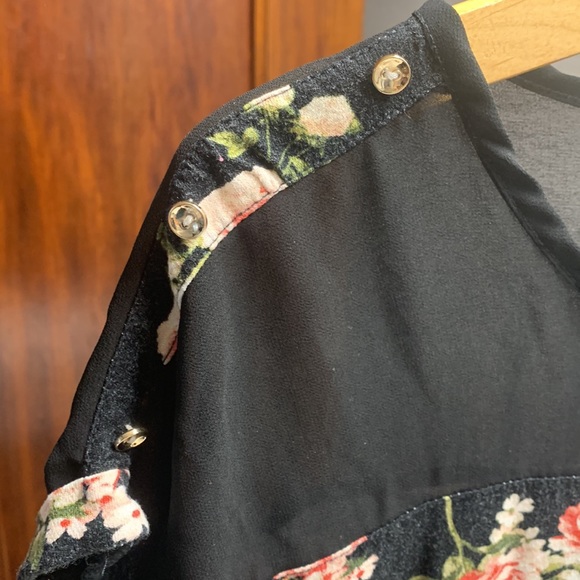 Rue 21 black floral sleeveless tshirt with sheer panel size Large - Picture 2 of 5